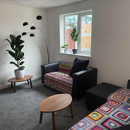 Cosy Bungalow In A Handy Location Market Harborough Eksteriør bilde