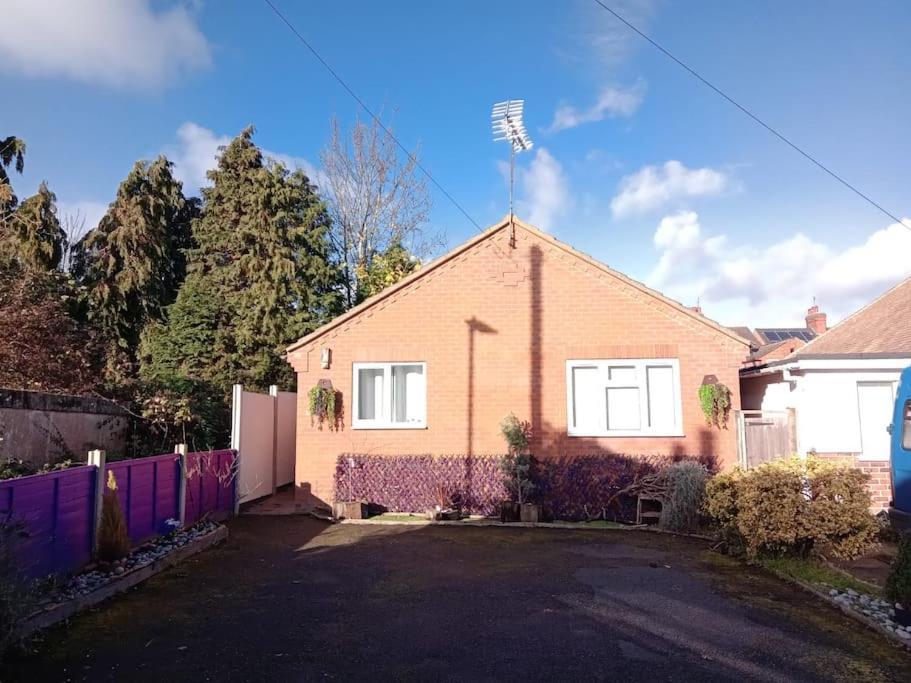 Cosy Bungalow In A Handy Location Market Harborough Eksteriør bilde