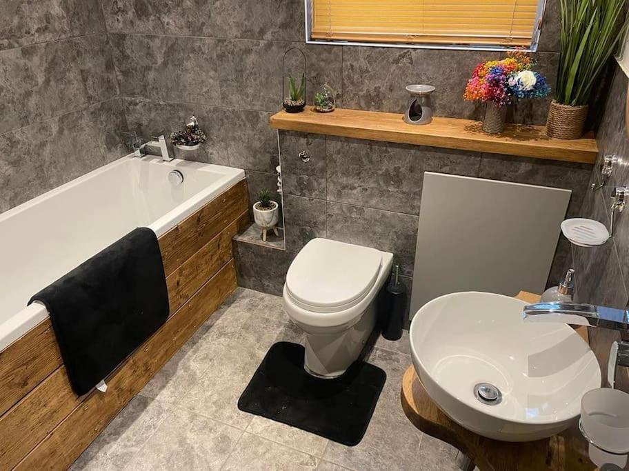 Cosy Bungalow In A Handy Location Market Harborough Eksteriør bilde