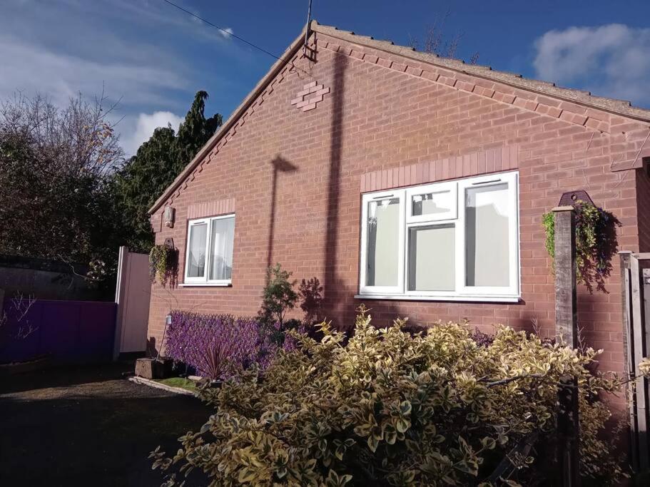 Cosy Bungalow In A Handy Location Market Harborough Eksteriør bilde